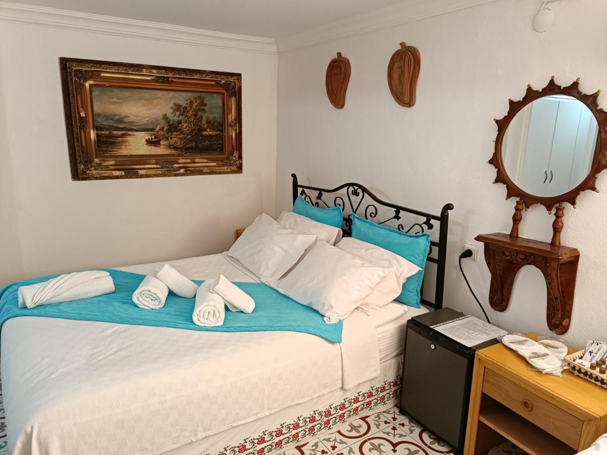 Alacati Antik Motel Кешме Экстерьер фото