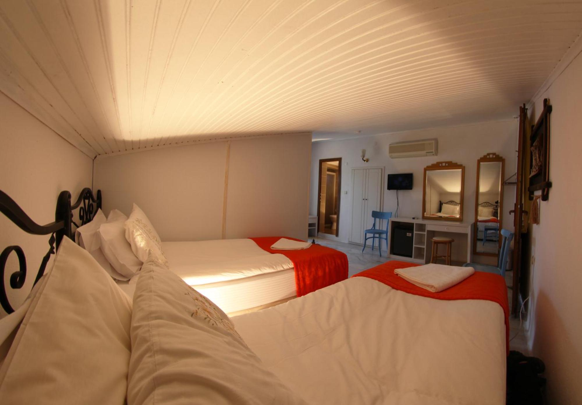 Alacati Antik Motel Кешме Экстерьер фото