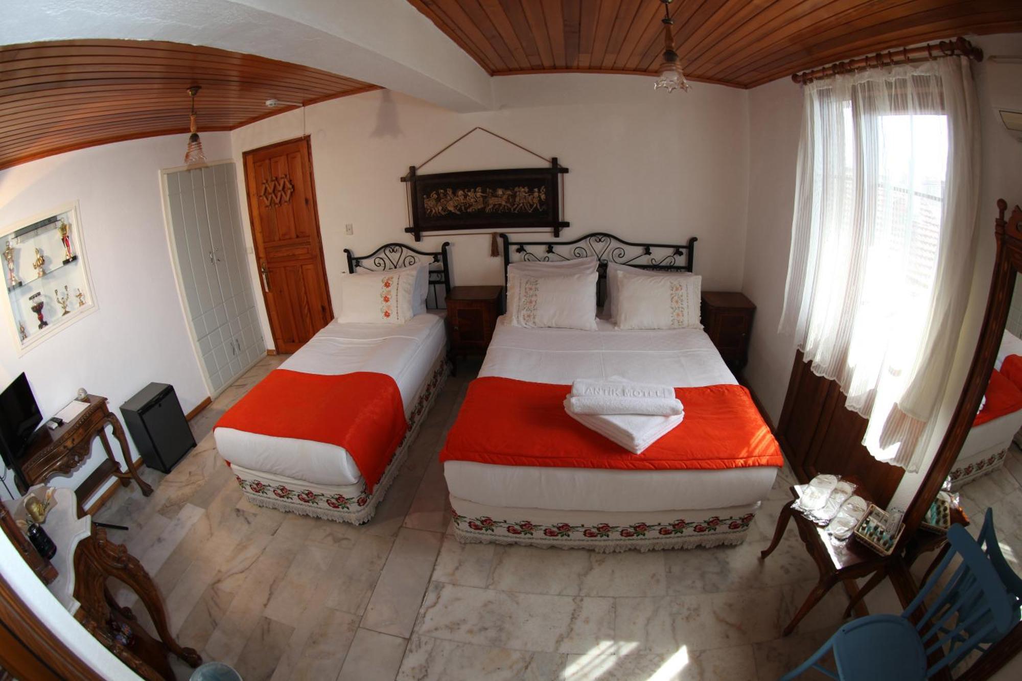 Alacati Antik Motel Кешме Экстерьер фото