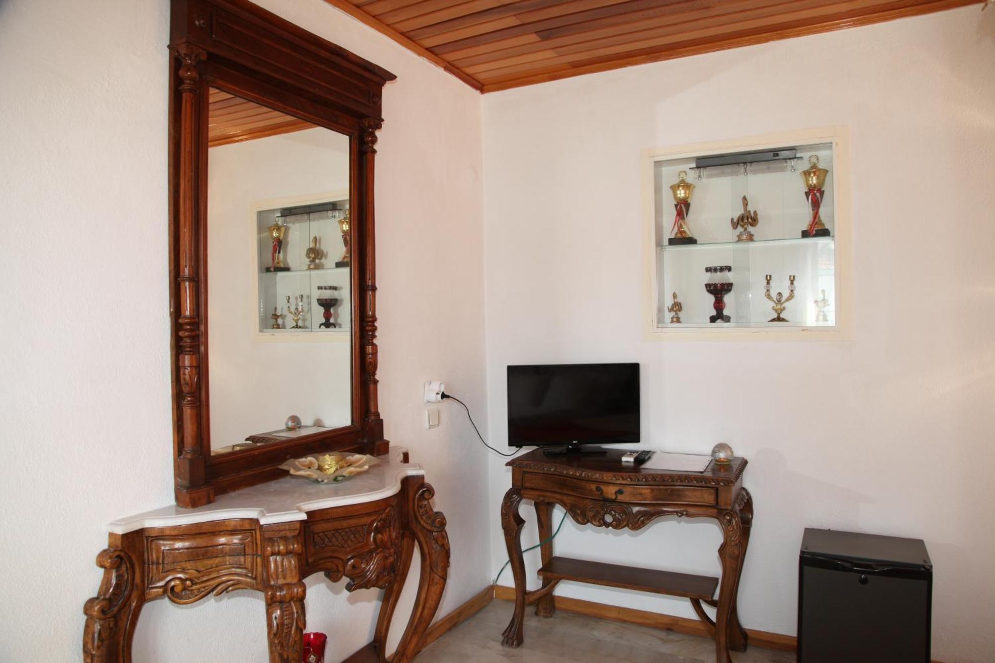 Alacati Antik Motel Кешме Экстерьер фото